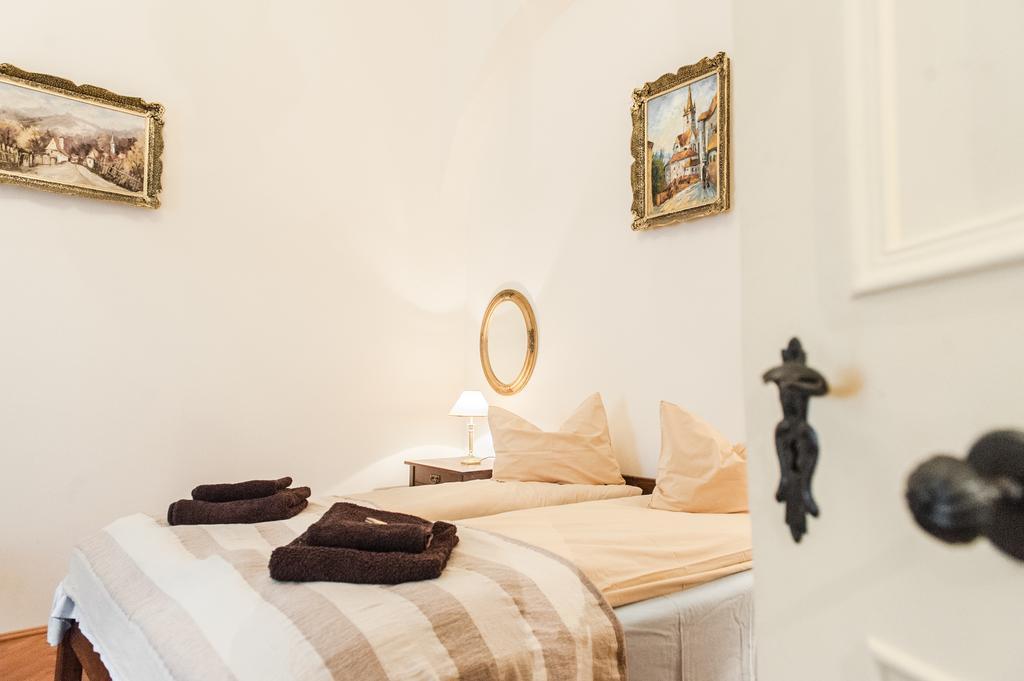 Brukenthal Central Apartments Sibiu Chambre photo